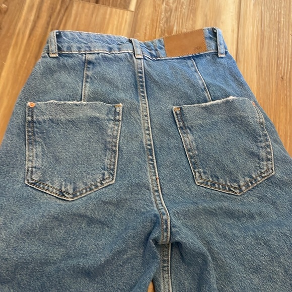 Zara dark wash cargo jeans - Picture 2 of 4